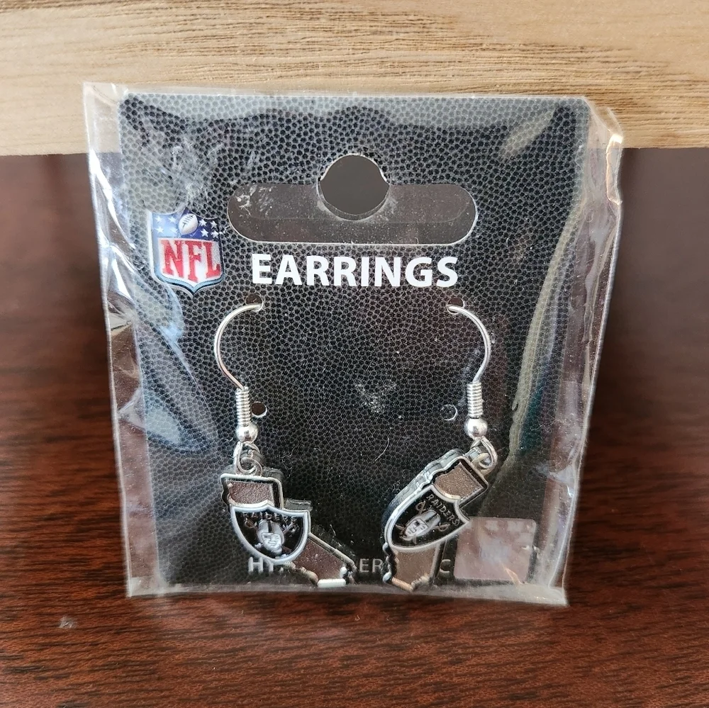 🏈 Rare Find! Brand New NFL Raiders‎ Earrings (California Era) 🖤 Silver & Black